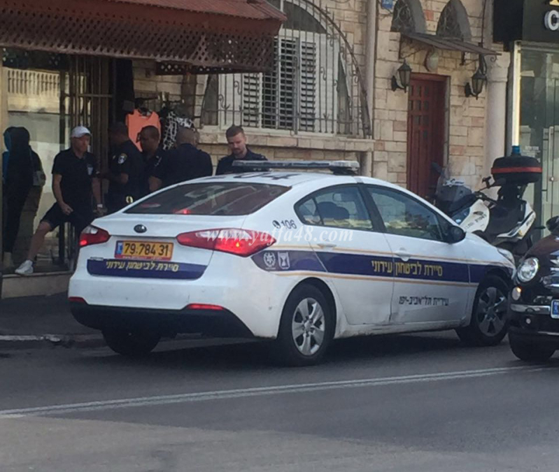  صور: سطو مسلح على تاجر هواتف وسرقة حقيبته وسط مدينة يافا 